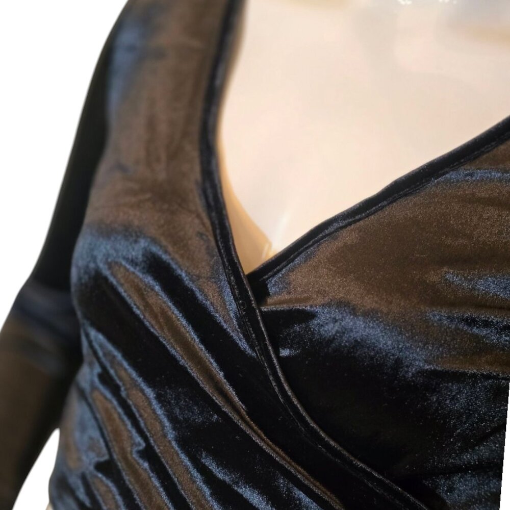 Juniors GARAGE Black Velvet Feel Cropped Long Sleeve sz Small